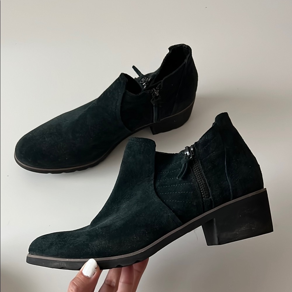 Reef Black Suede Leather Slip-On Booties with side zippers 9